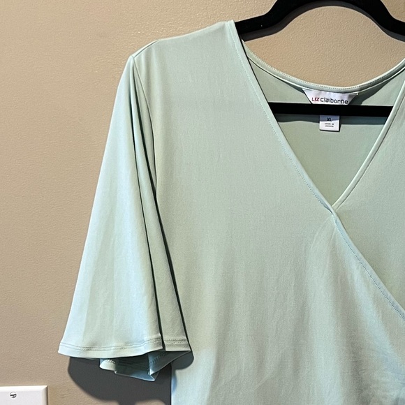 NWOT Liz Claiborne Light Pastel Green Crossover Front Top - Picture 3 of 12